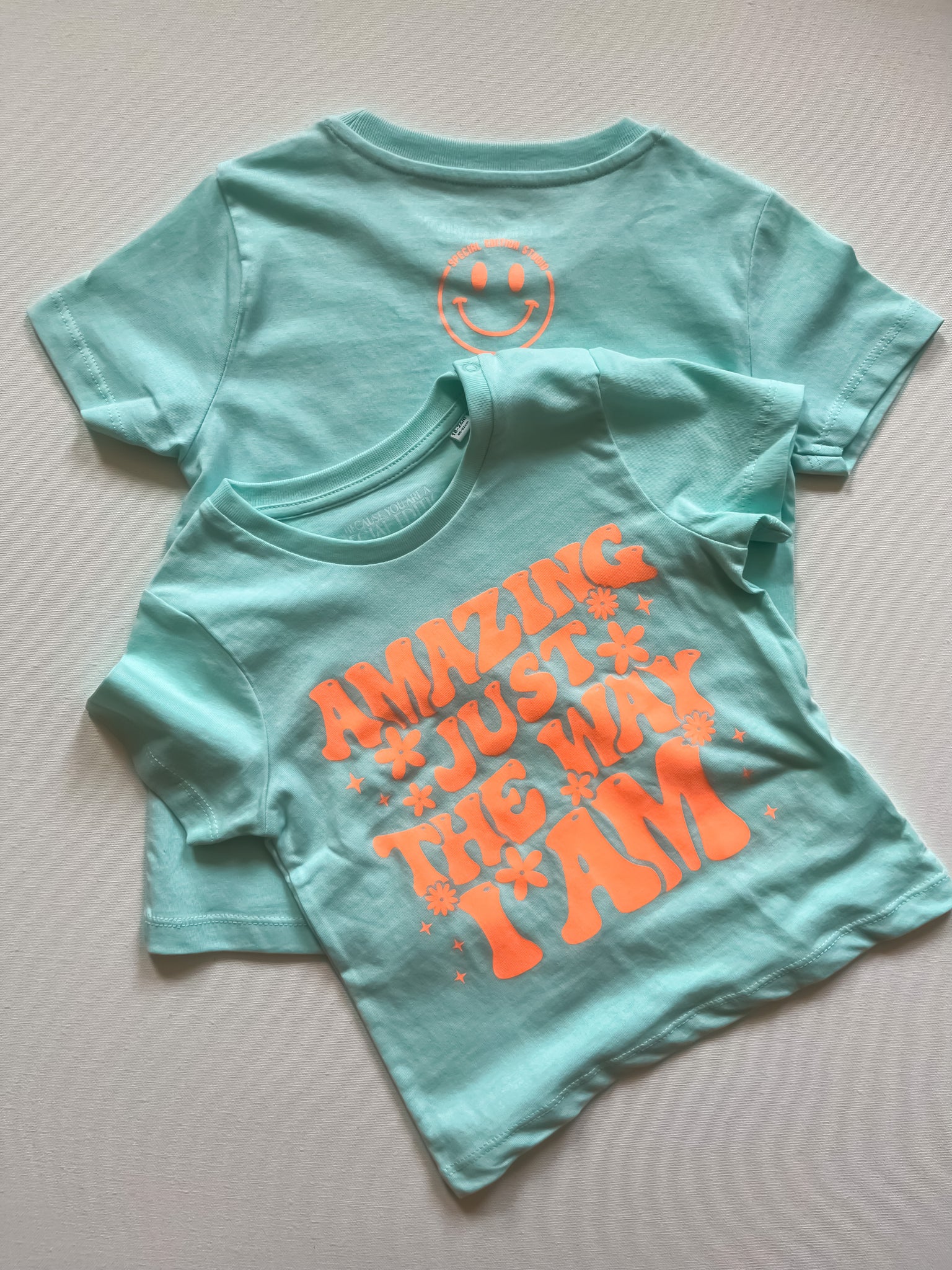 "Amazing just the way I am" Kids T-Shirt