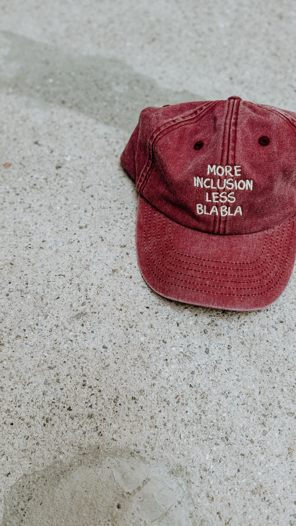 Cap Adults red "more inclusion - less bla bla"