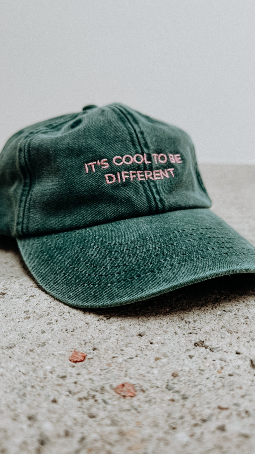 Cap Adults green "cool to be different"